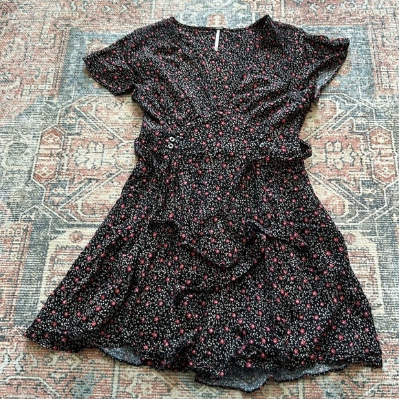 Free People Dresses & Skirts - Free People Women’s Floral Smocked Mini Dress XS Short Sleeve Cottagecore